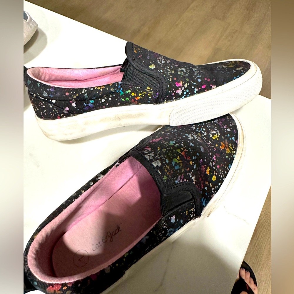 Black speckled cat & jack girl shoe size 1